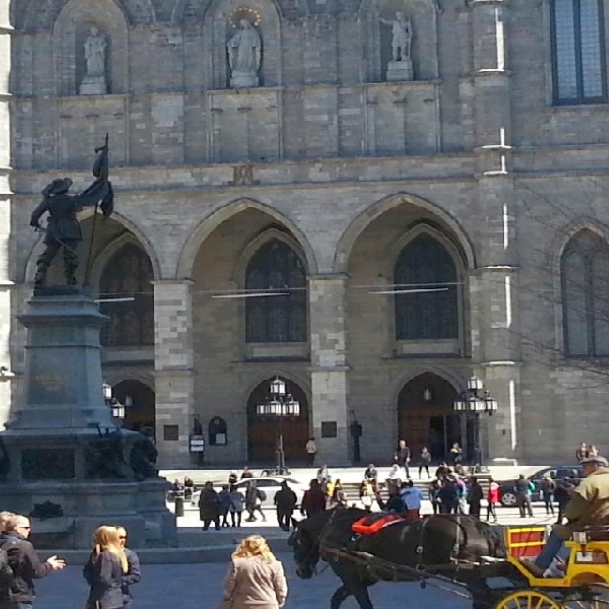 People in front of the Notre Dame cathedral in Montreal