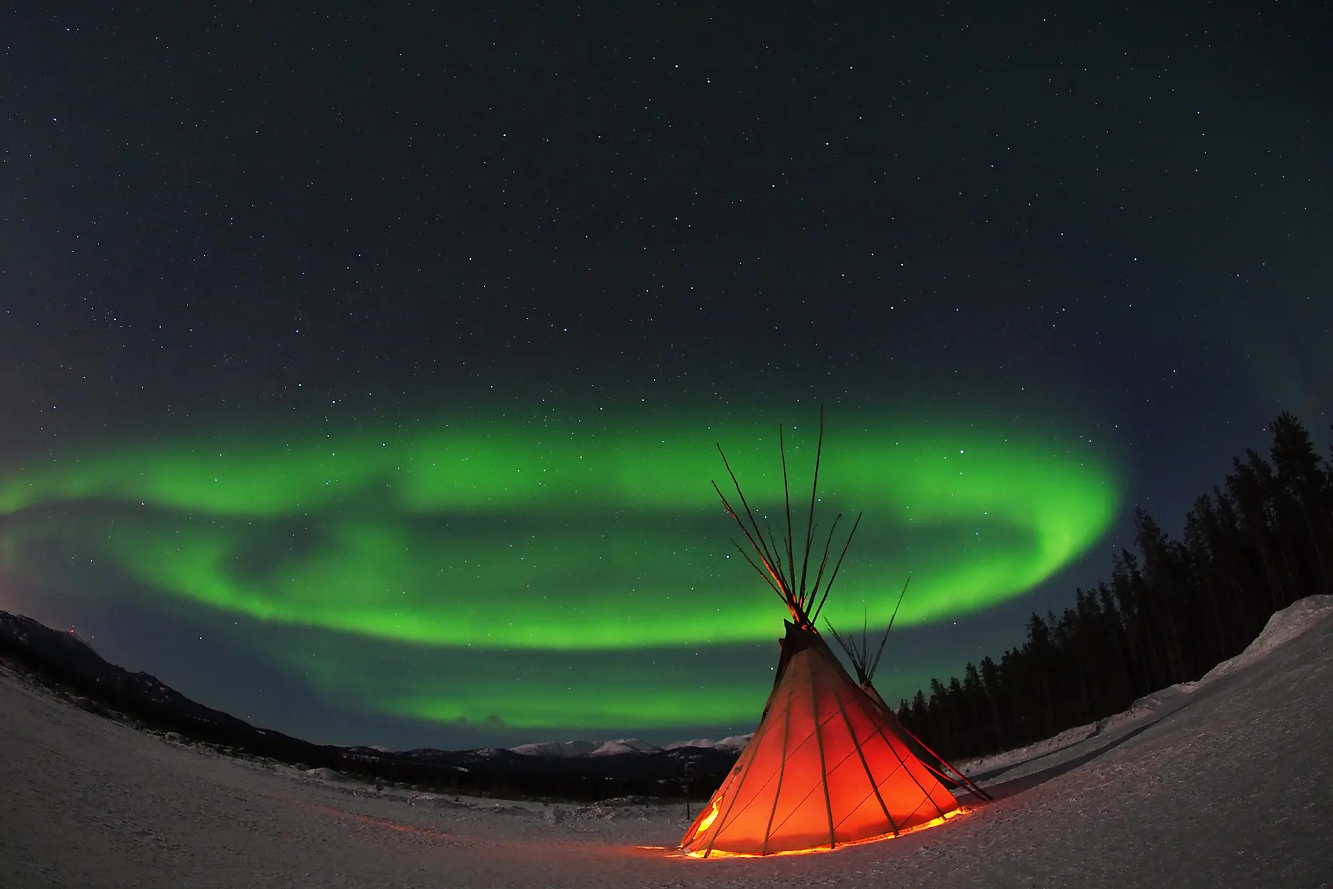 Aurora viewing in Whitehorse, Northwest Territories